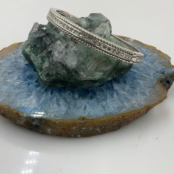 Elegant 7 1/2” Silver Magnetic Hinged Bangle Bracelet - Picture 4 of 6